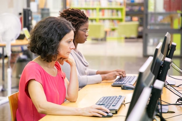 Monitores participam de formação para apoiar inclusão de estudantes com deficiência