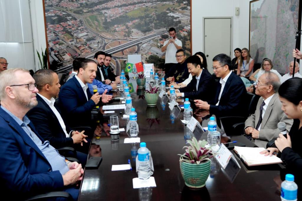 Prefeito apresenta ao cônsul-geral da China oportunidades de investimentos em Limeira