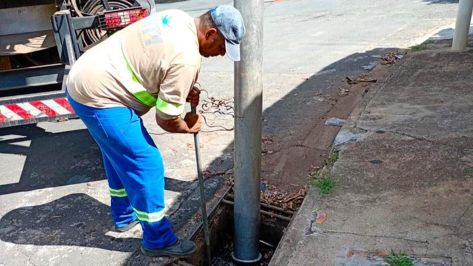 Prefeitura intensifica serviços de limpeza de bocas de lobo em Limeira
