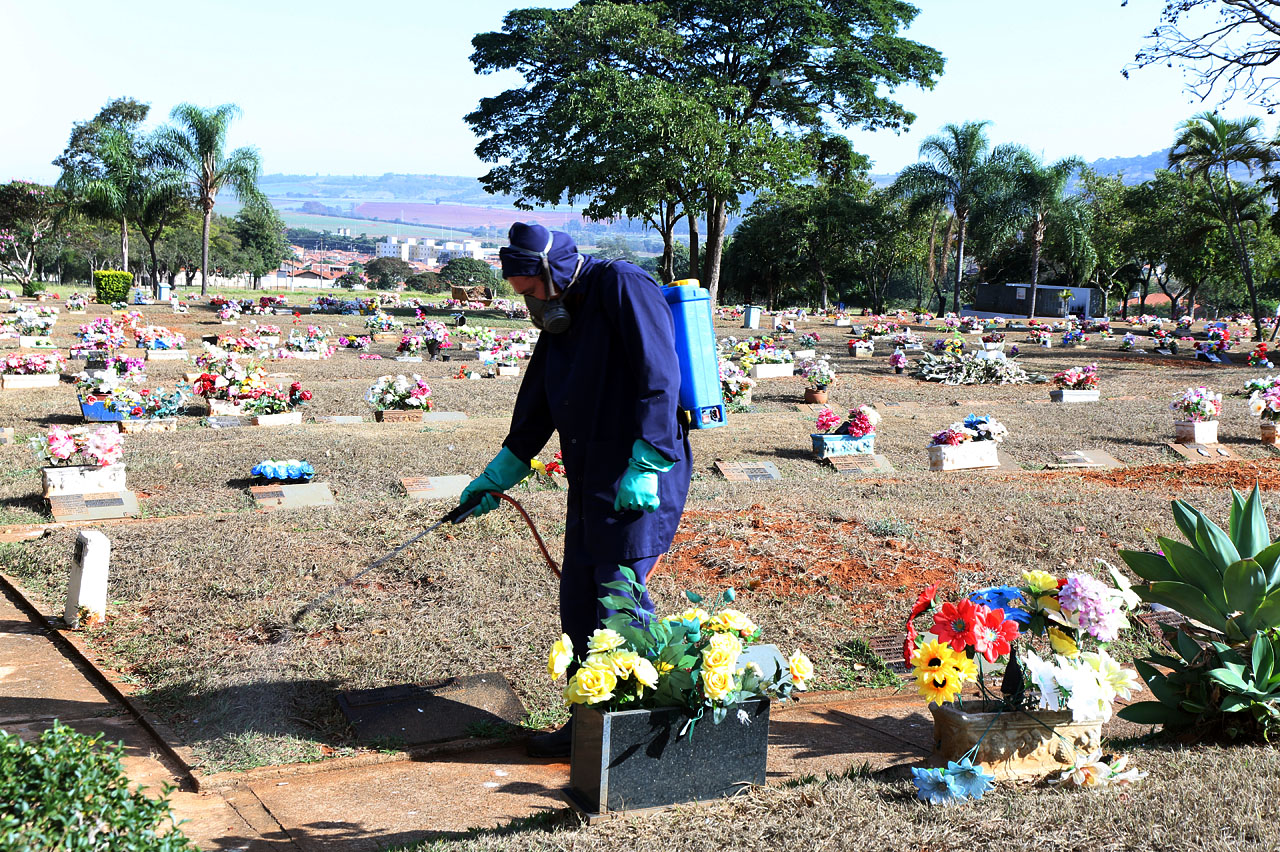 Cemitério Parque recebe dedetização e suspende velórios no dia 14
