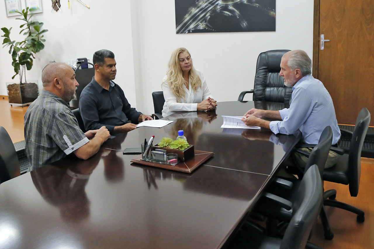 Botion recebe Comissão de Obras e parecer técnico sobre passarela