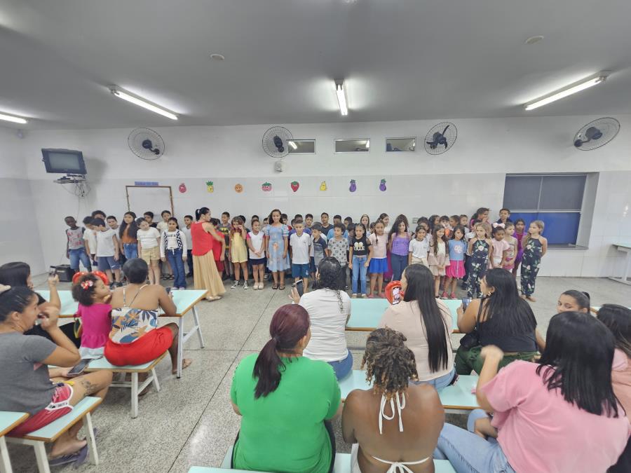 Alunos de Limeira realizam homenagens às mães e figuras maternas