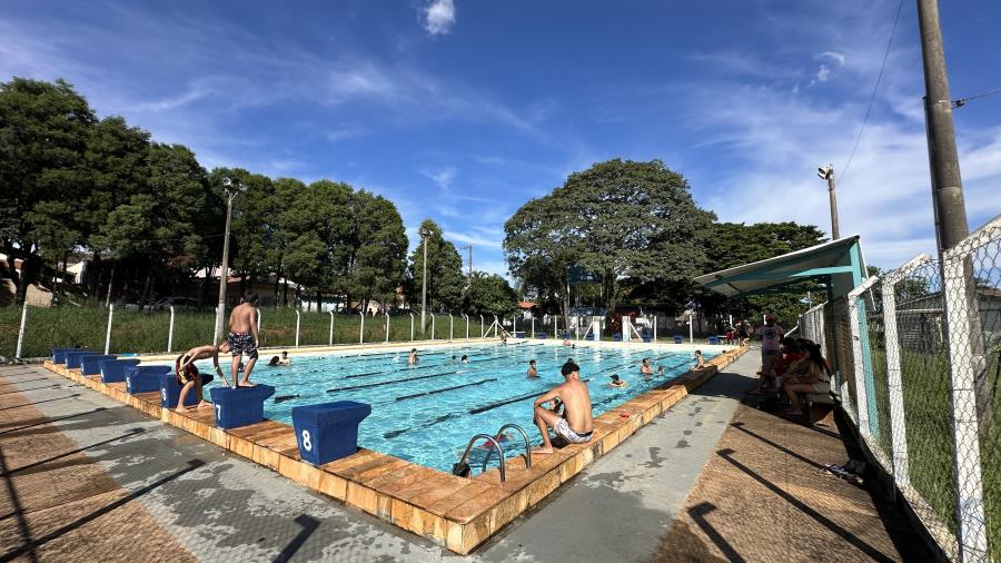 Piscinas municipais ficam abertas neste fim de semana