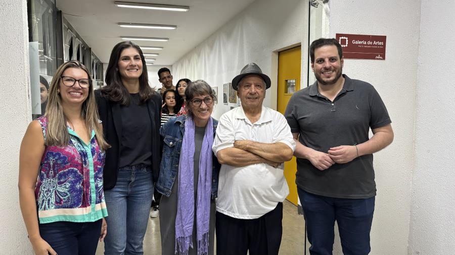 Aluno da Emcea, João Tatu reúne público de 120 pessoas na abertura de exposição na Galeria Faal