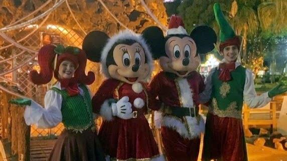 Personagens natalinos animam a Praça Toledo Barros durante o Natal Pela Paz