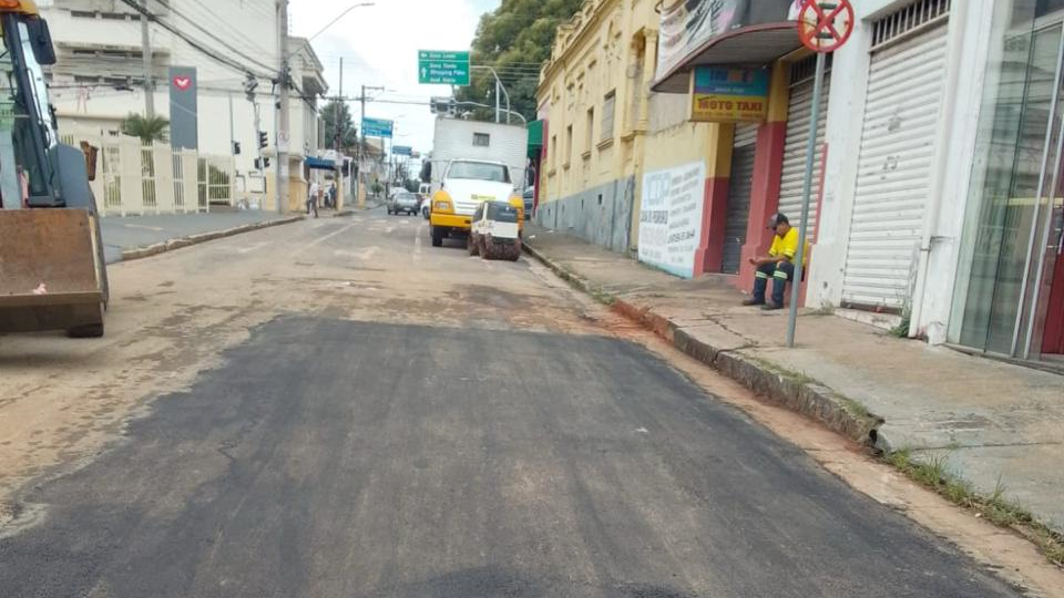 Rua Tiradentes é liberada nesta quarta (11) após manutenção em rede de água pluvial