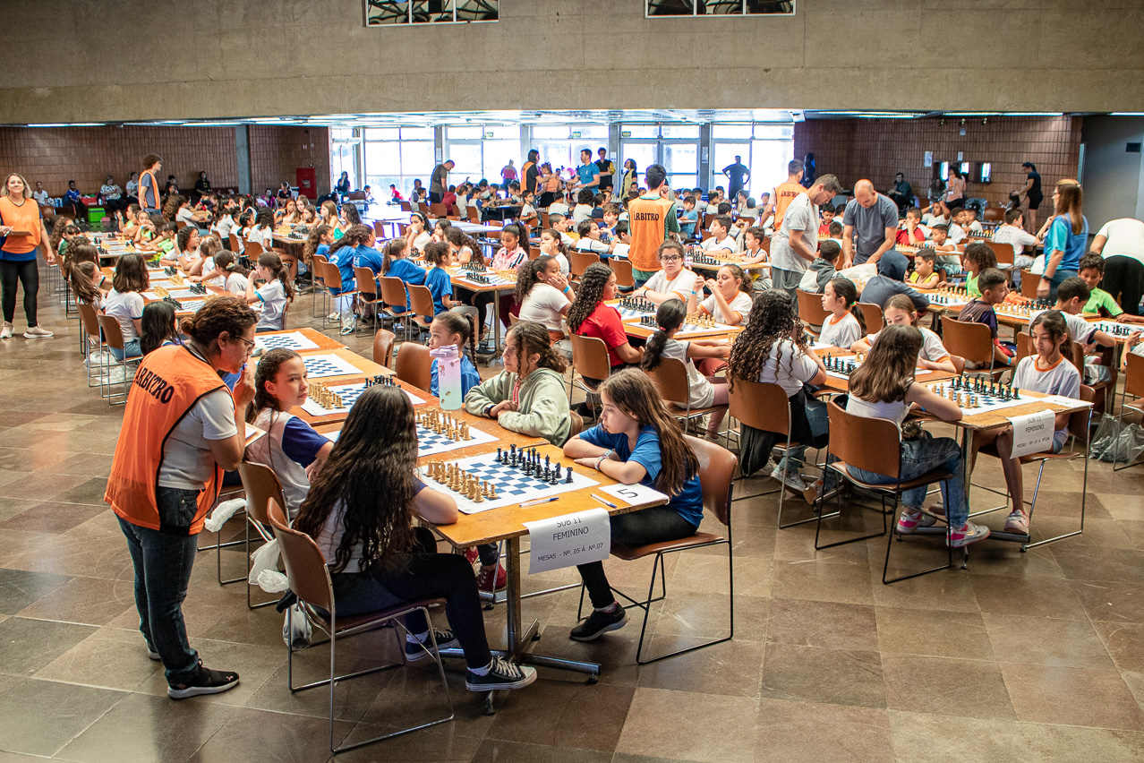 Escola Carolina Arruda Vasconcellos de Limeira Celebra Conquistas  Históricas nos Jogos Escolares 2023 - Tv Agora Limeira