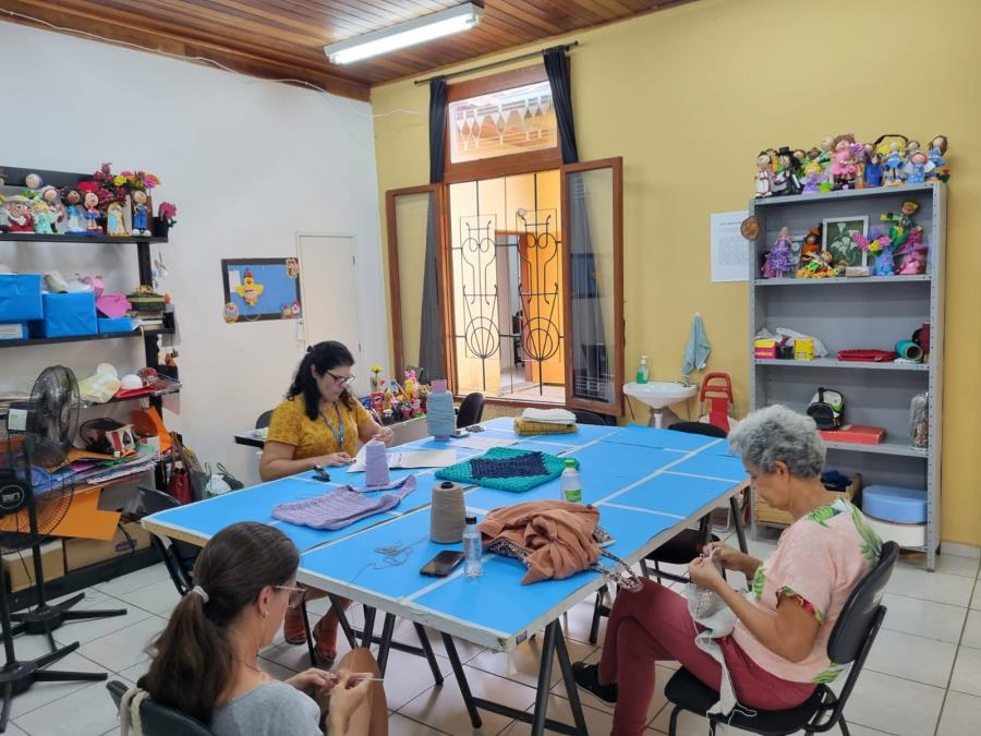 Alunos de Artes Plásticas trabalham expressão, observação e criatividade em cursos gratuitos