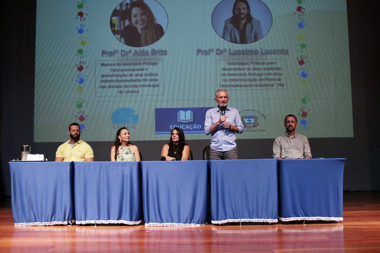 Prefeito participa da conclusão de curso sobre alunos com Transtorno do Espectro Autista (TEA)