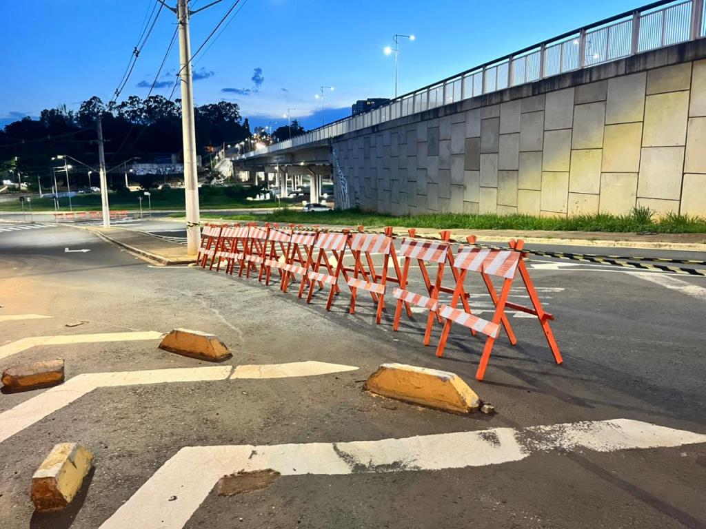 Alça de acesso à Avenida Dr. Lauro Corrêa da Silva segue interditada
