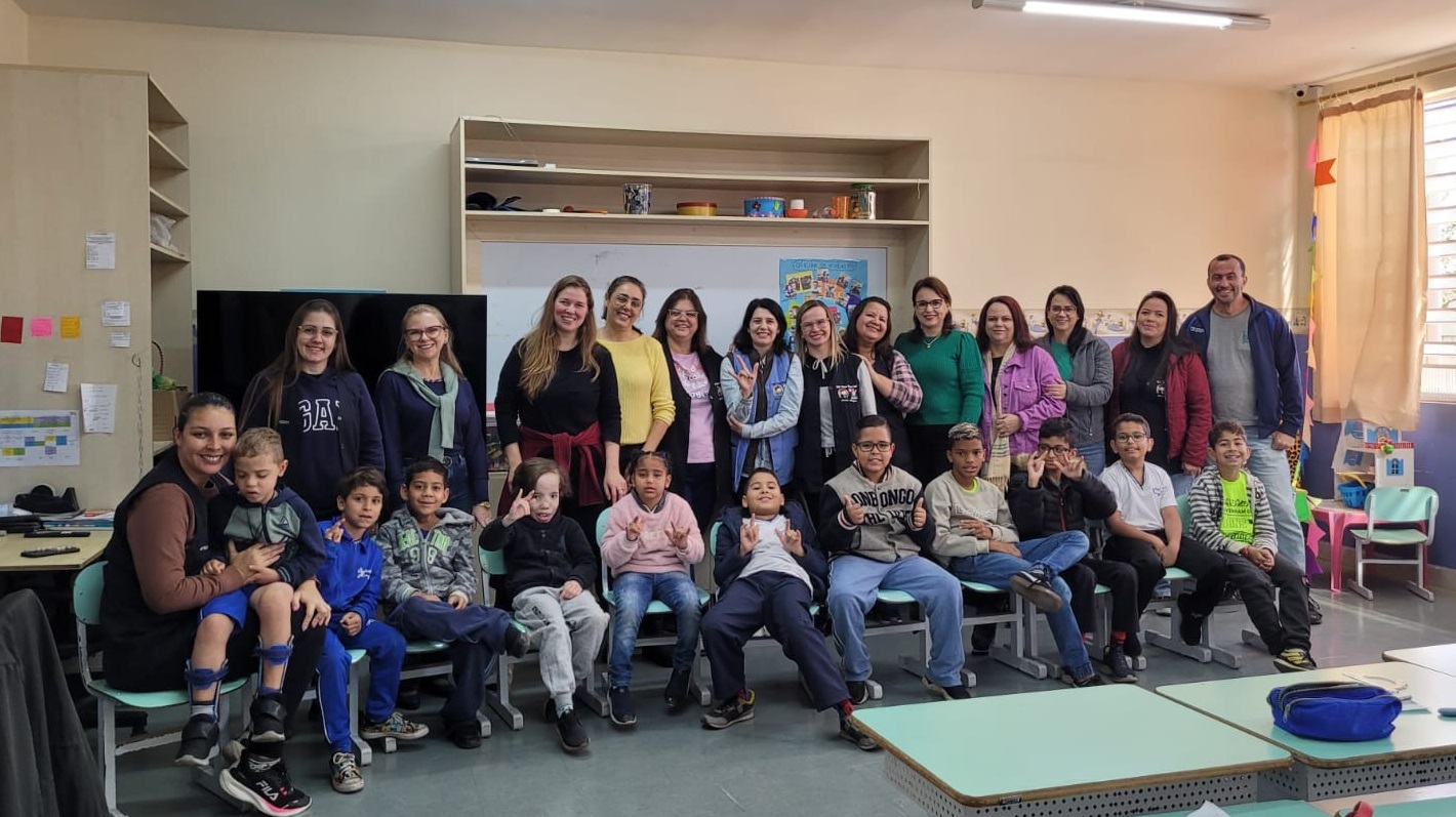 MEC visita escola municipal referência em Educação Bilíngue de Surdos