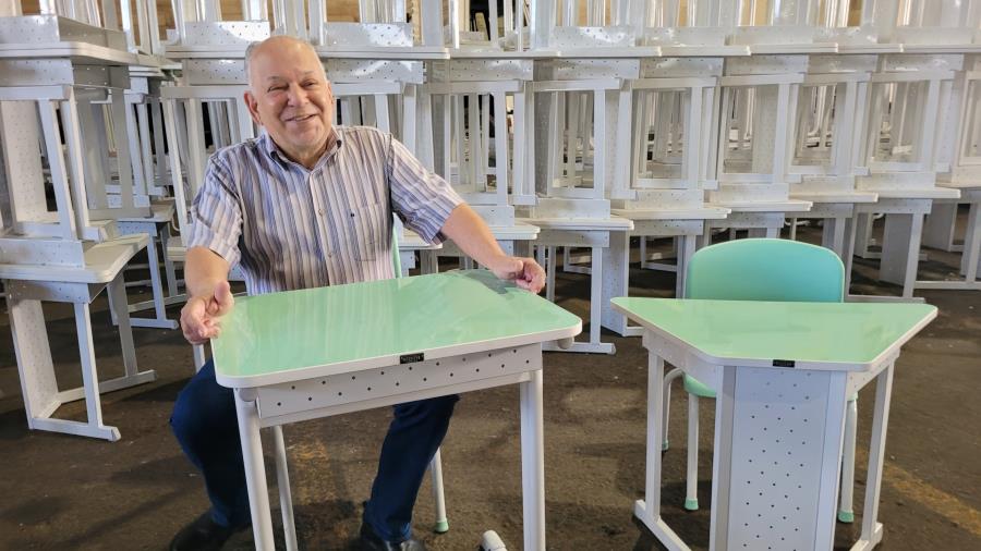 Secretário de Educação presta homenagem aos professores da rede municipal