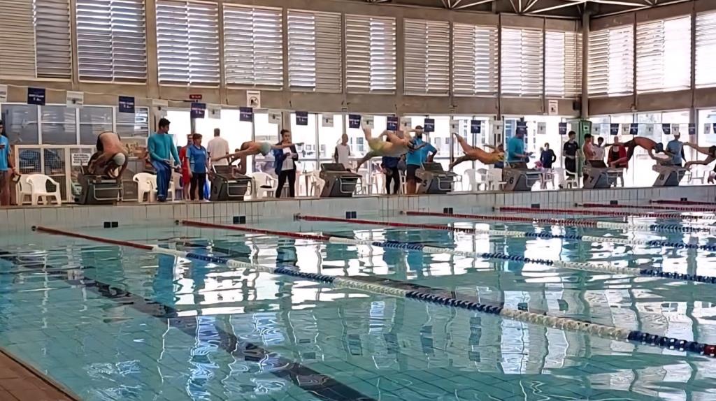 Campeonato de natação reúne mais de 400 atletas neste sábado (16) em Limeira