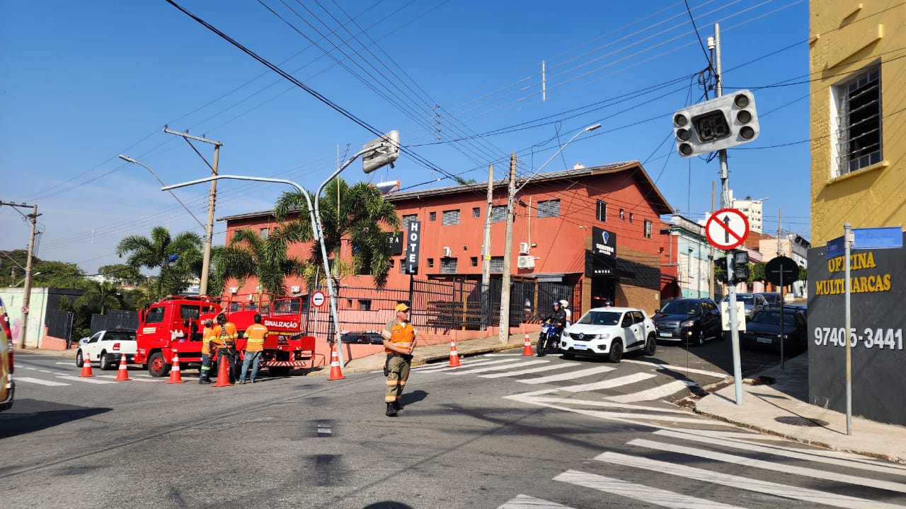 Trânsito alerta para incidente que provocou desligamento de semáforo no Centro