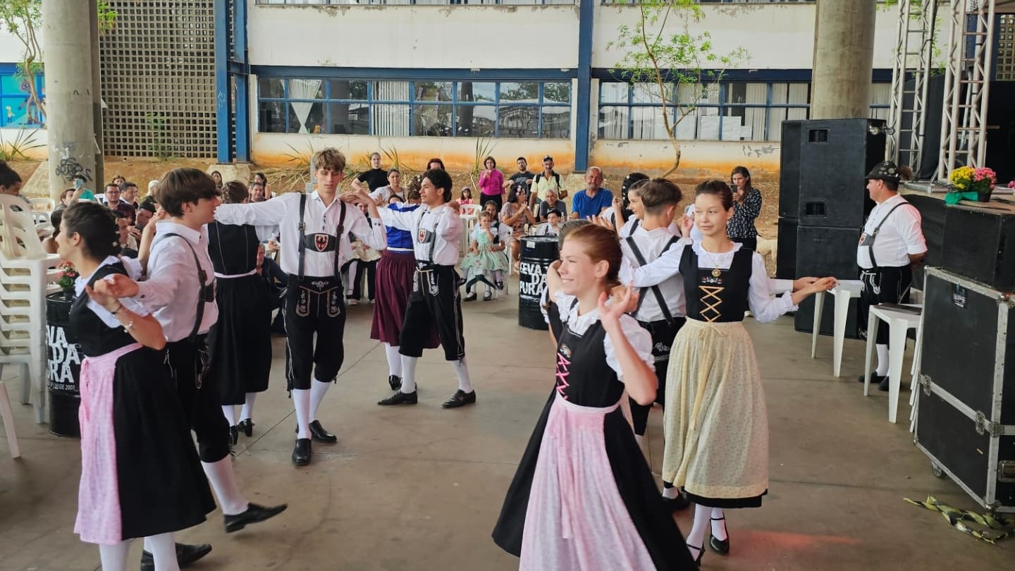 Festa Alemã mantém tradição com gastronomia típica e música no Parque Cidade