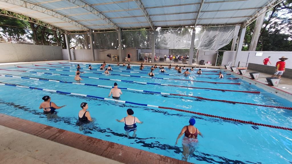 Novos aquecedores começam a ser instalados no Centro Aquático Alberto Savoi nesta terça (19)