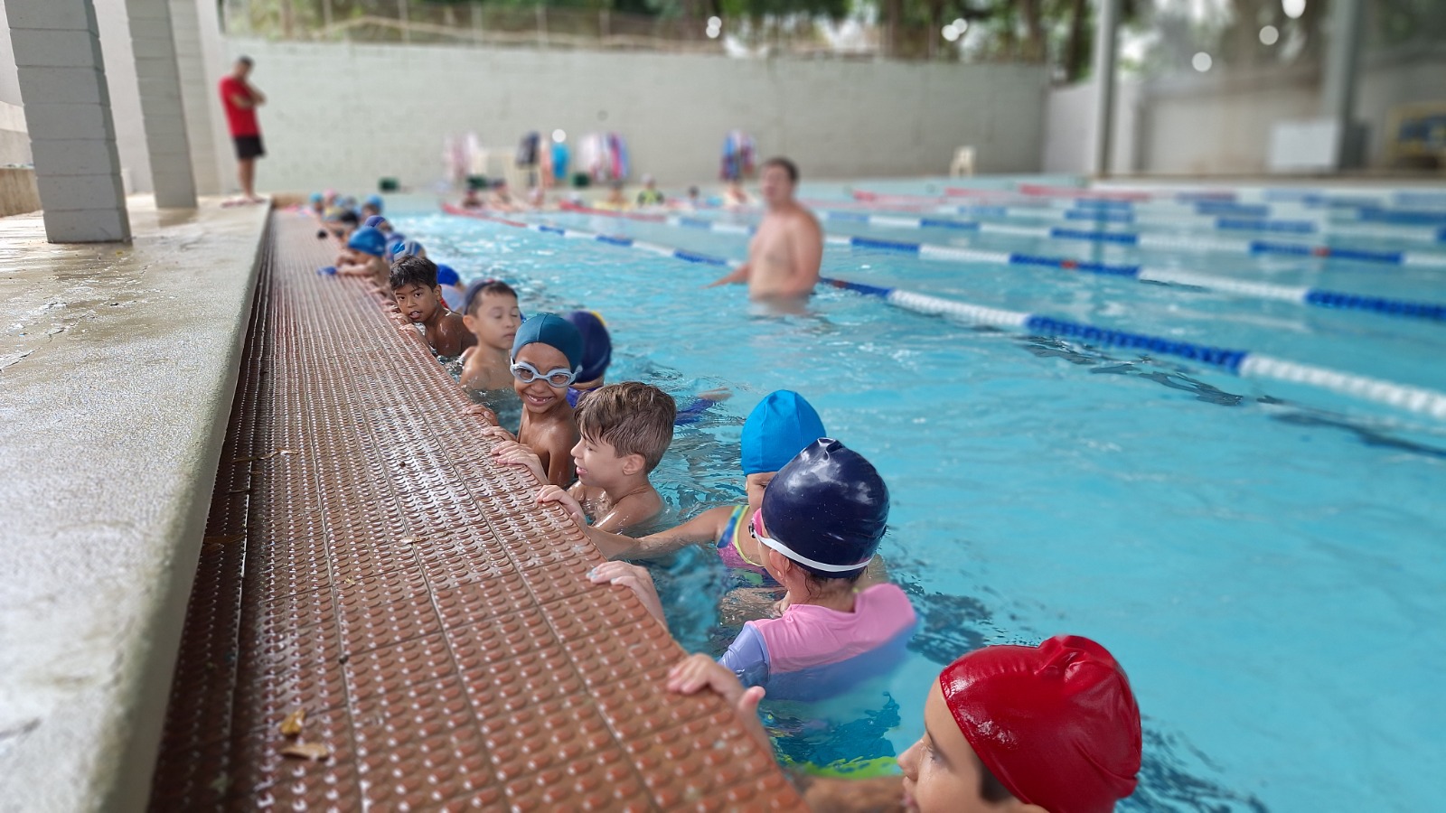 Alberto Savoi abre inscrições para aulas de natação infantil em 7 de julho; é necessário apresentar atestado médico