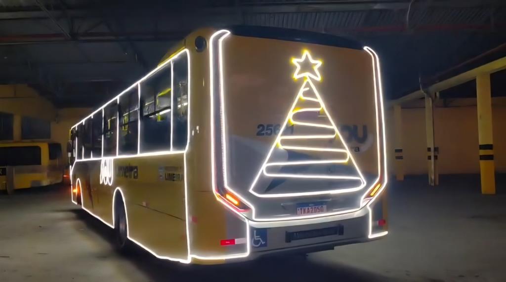 Ônibus iluminado de Natal percorre linhas do transporte coletivo de Limeira