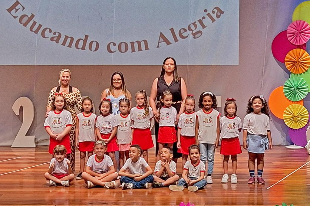 Mais de 5 mil alunos da educação infantil e ensino fundamental celebram formatura