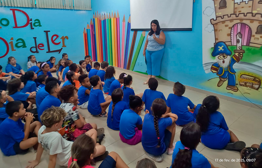 Biblioteca Pedagógica expõe desenhos de alunos do Projeto Acolhimento