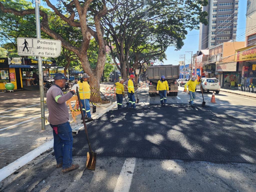 Reorganização na Toledo Barros: praça recebe faixas elevadas de pedestres e novas vagas de estacionamento