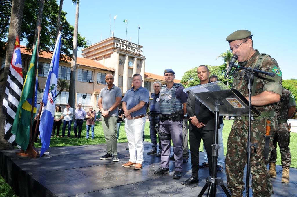 Limeira celebra o Dia da Bandeira com ato cívico no Jardim do Edifício Prada