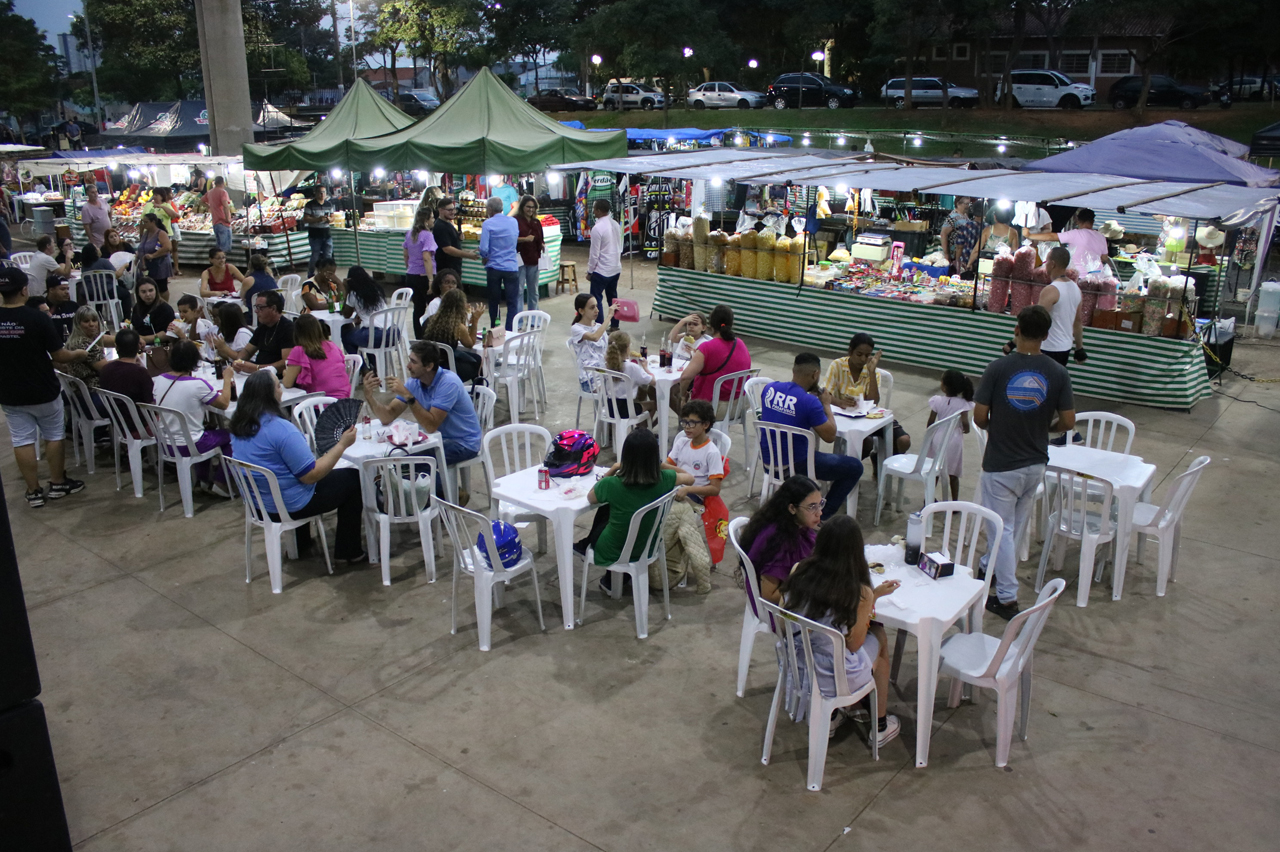 Comerciantes aprovam Feira Livre Noturna; próxima edição é nesta terça (23)