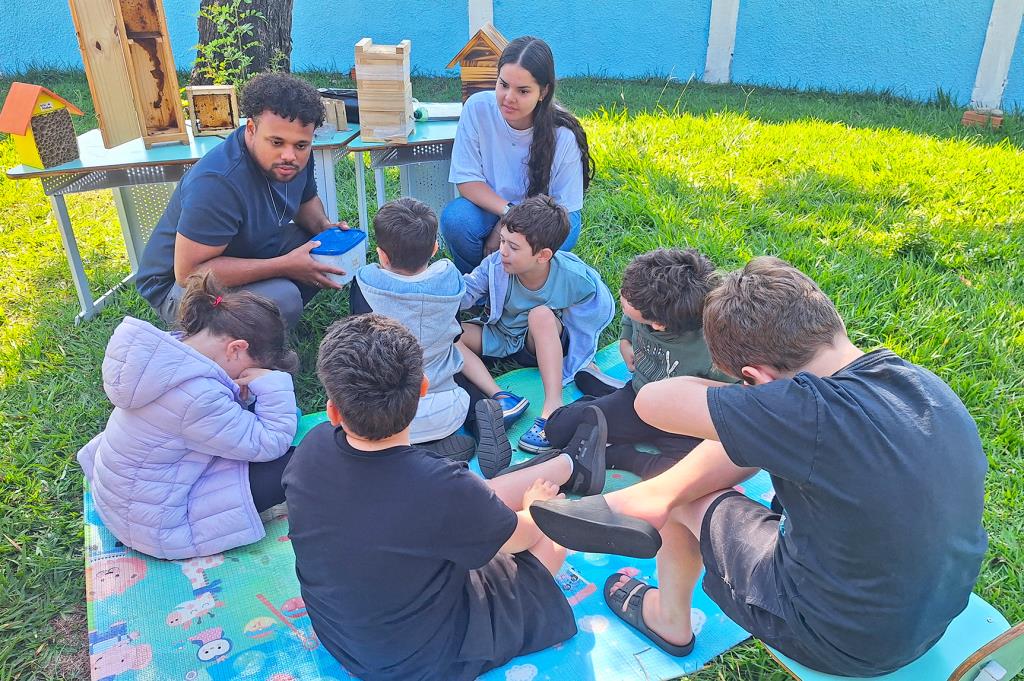 Alunos com Altas Habilidades participam de atividades com abelhas-sem-ferrão