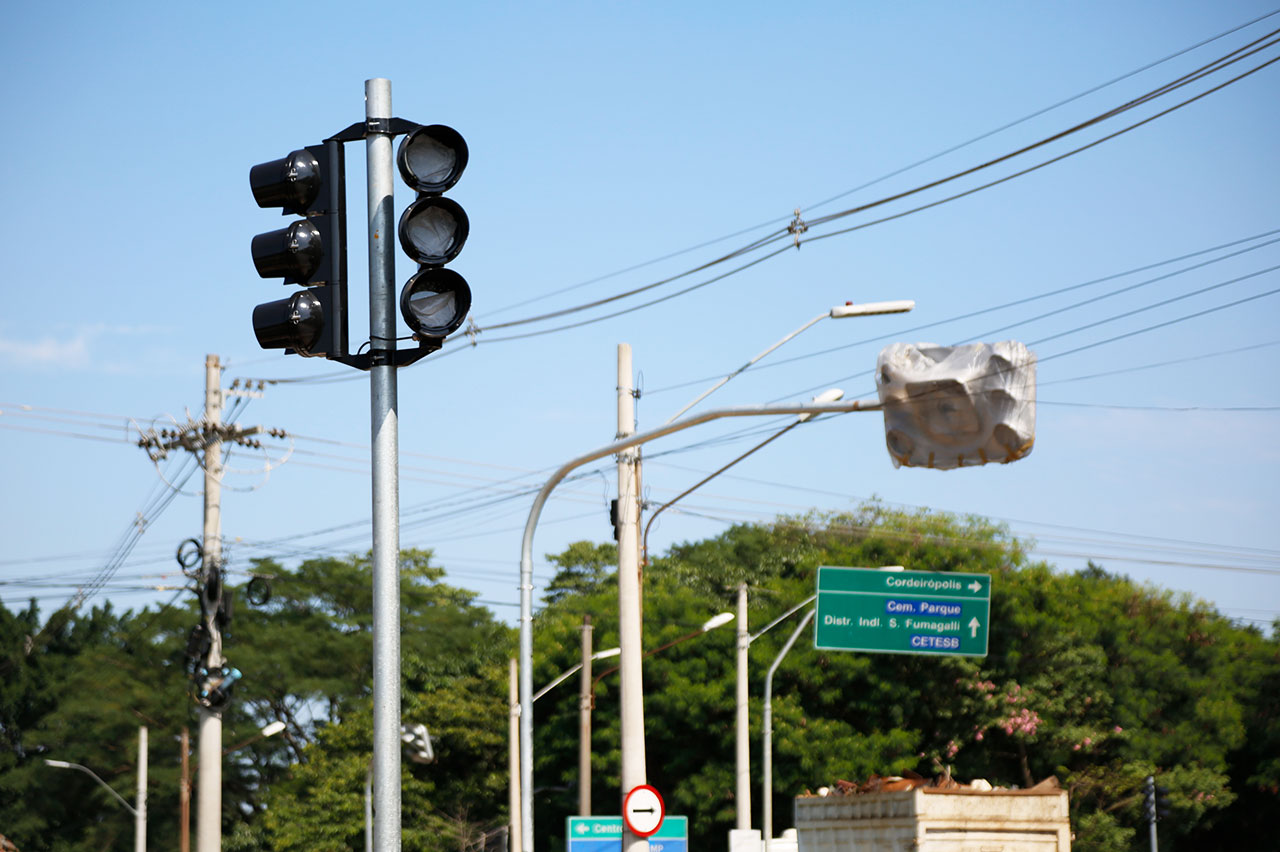 Prefeitura faz mudança de sentido na Vl. Esteves