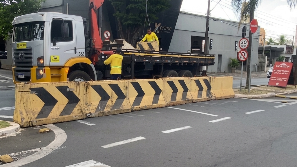 Prefeitura fecha cruzamento entre a Avenida Saudades e a Rua Arthur Porchat de Assis