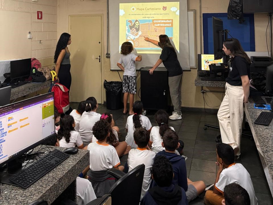 Alunos de Limeira aprendem sobre pensamento computacional