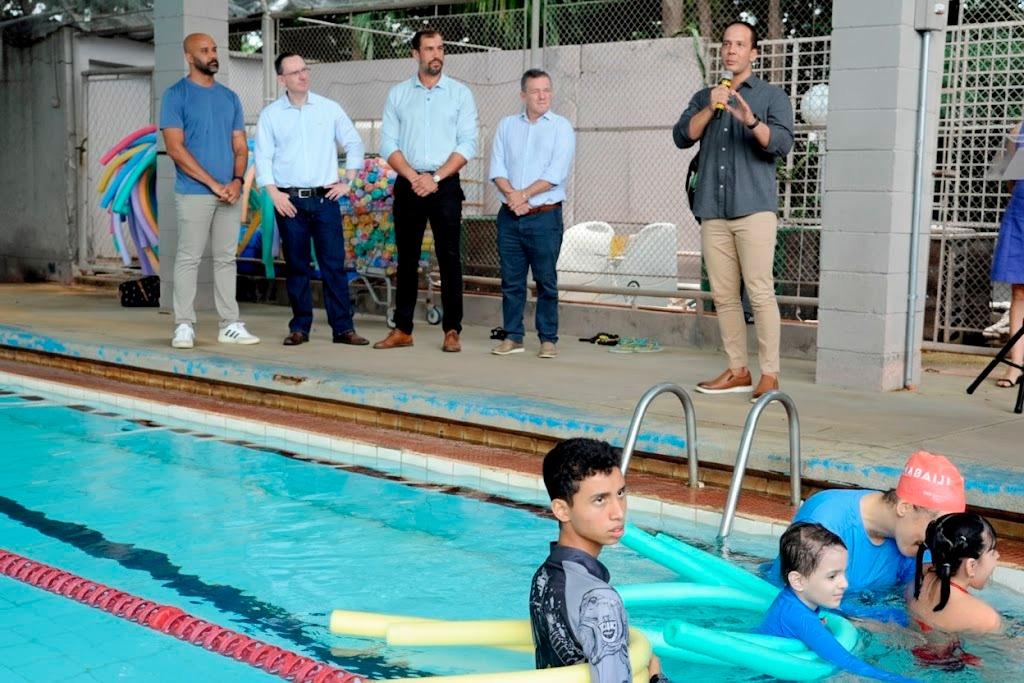 Projeto Piscina Azul oferece aulas de natação a crianças e adolescentes com TEA em Limeira