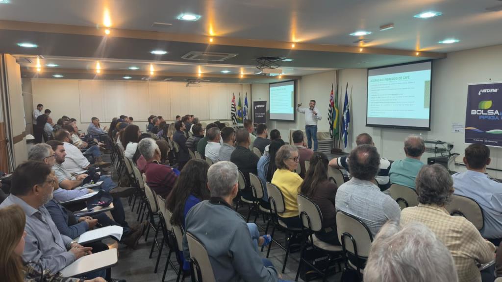 Encontro reúne cerca de 100 produtores para discutir potencial da cafeicultura em Limeira e região