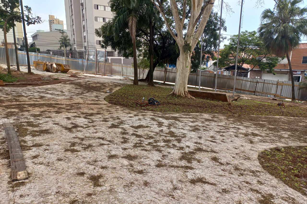 Revitalização da Praça Vitório Bortolan Filho chega a 70%