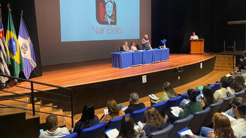 Conferência de Educação Municipal debate carreira e financiamento da educação
