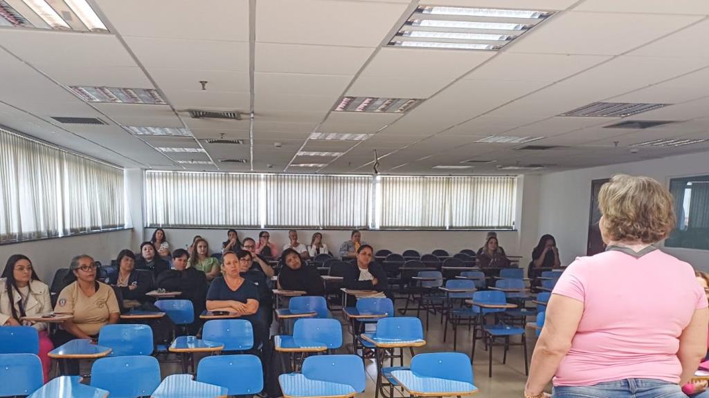 Servidores da Prefeitura participam de palestra sobre prevenção ao câncer de mama