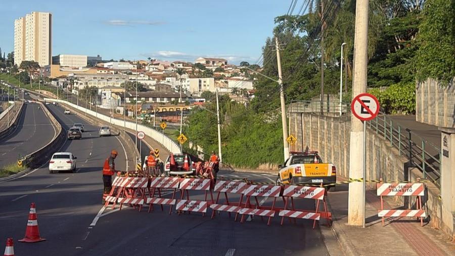 Prefeitura interdita alça de acesso ao Anel Viário do viaduto Monsenhor Gustavo Mantovani