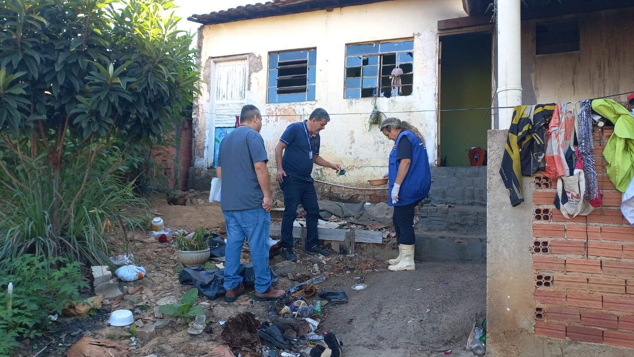 Casa na Vila Rocha recebe ação de limpeza compulsória