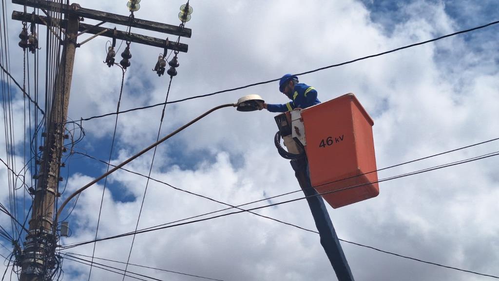 Nova empresa de iluminação começa em Limeira com capacidade de trocar até 500 lâmpadas por semana