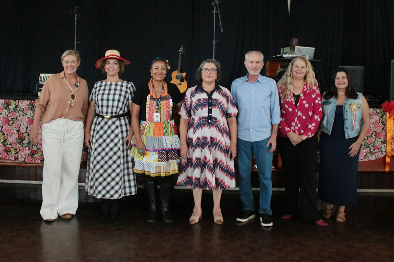 Festa Caipira reúne idosos em tarde de alegria e confraternização