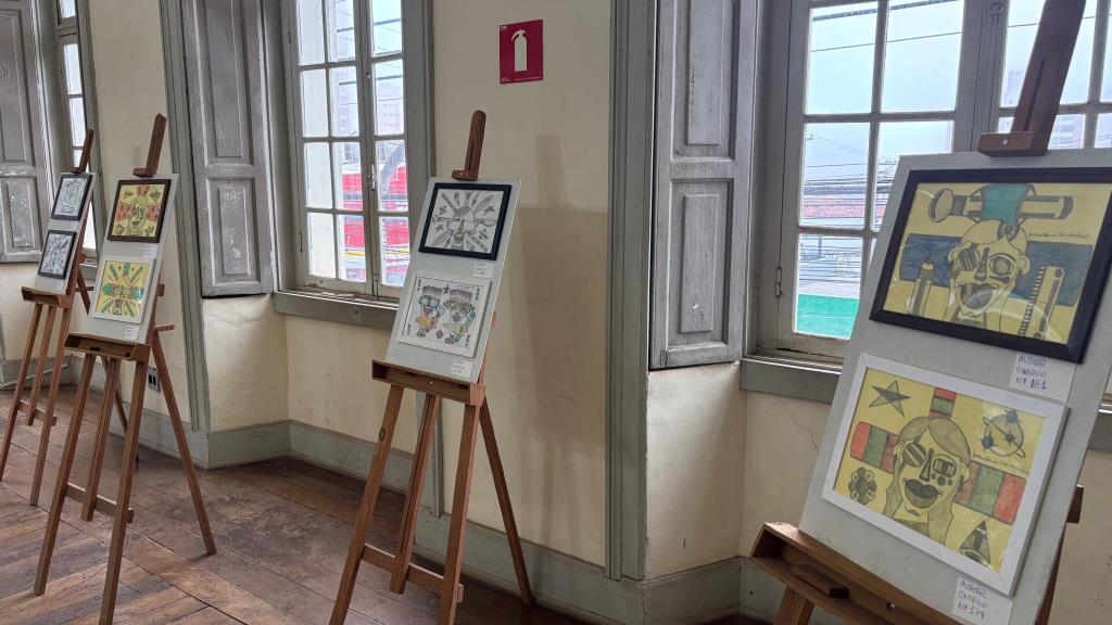 Exposição “JussarAtômica” no Palacete Levy é prorrogada para o mês de julho