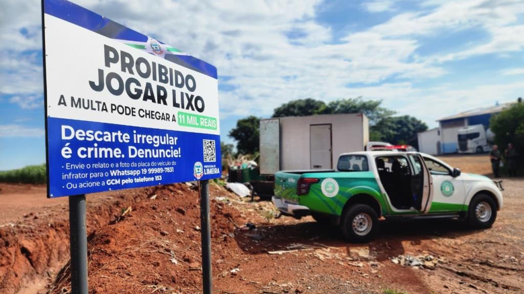 Pelotão Ambiental flagra descarte irregular e aplica multa em estrada rural de Limeira