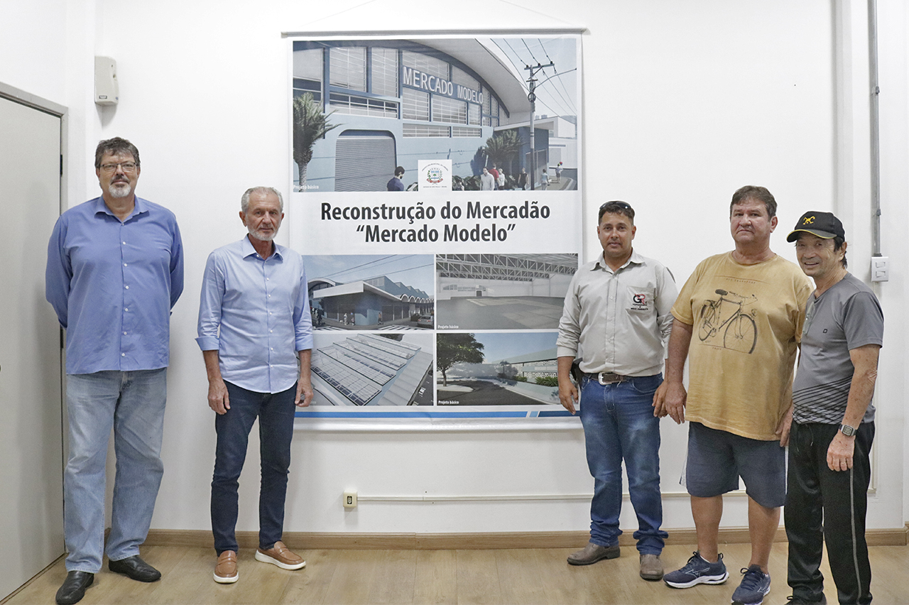 Botion é apresentado a novos diretores da associação de comerciantes do Mercado Modelo