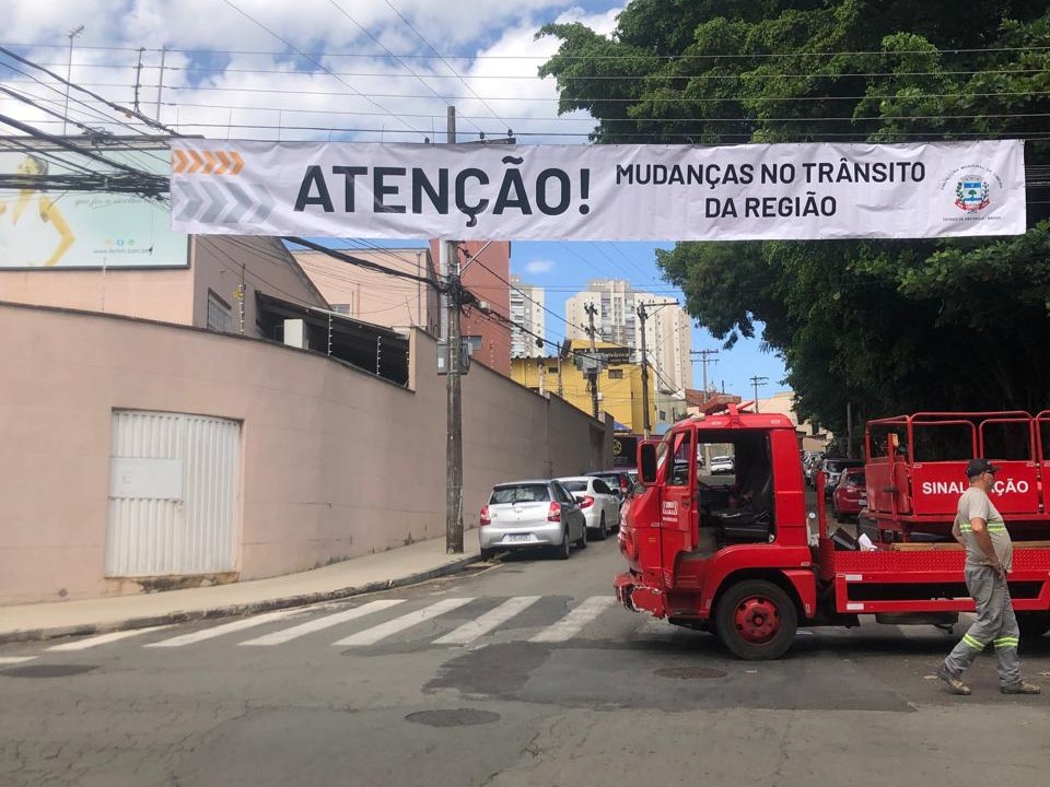 Para melhorar tráfego, Rua Clarino Peixoto de Oliveira volta a ser mão dupla