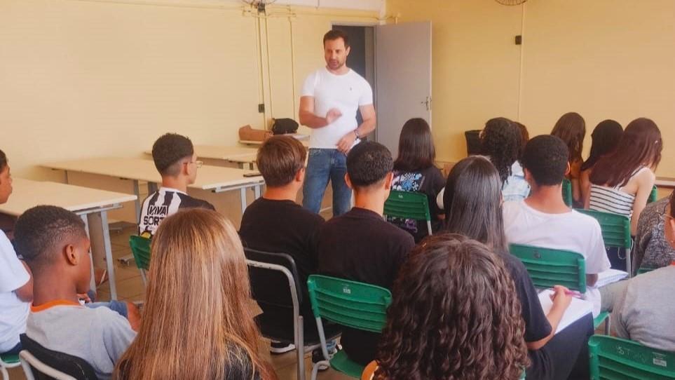 Prefeitura leva tecnologia e mercado de trabalho para dentro da sala de aula em Limeira
