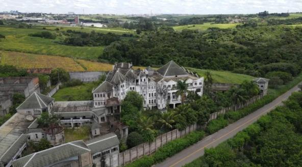 Sem usar recursos municipais, Prefeitura estuda transformar castelo do José Rico em 'museu' da Música Sertaneja