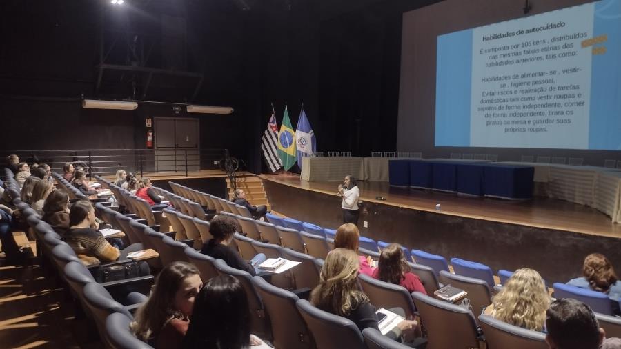 Coordenadores pedagógicos recebem capacitação sobre autismo