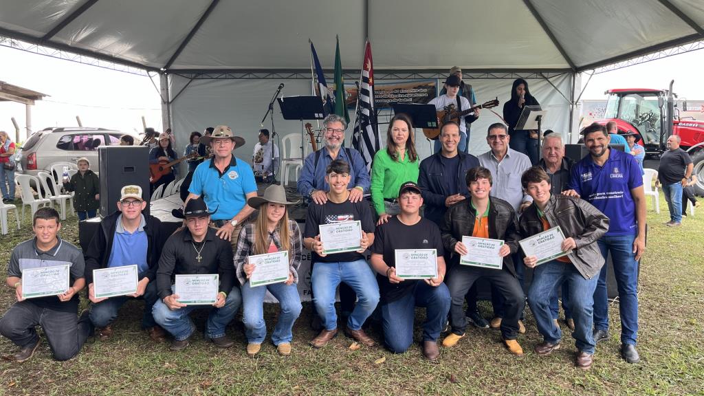 Prefeitura homenageia nova geração do Agro na 6ª Festa do Agricultor de Limeira e Região