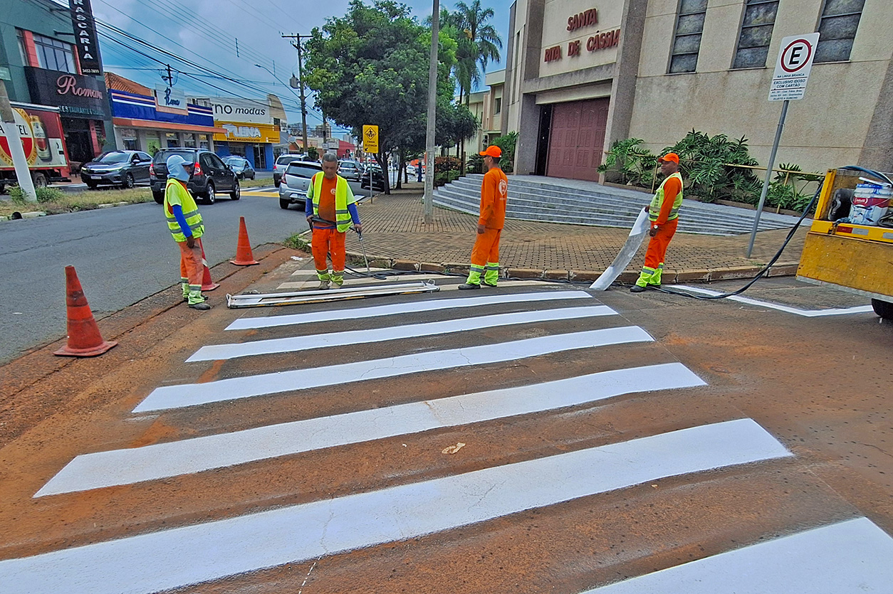 Prefeitura retoma revitalização da sinalização viária em Limeira