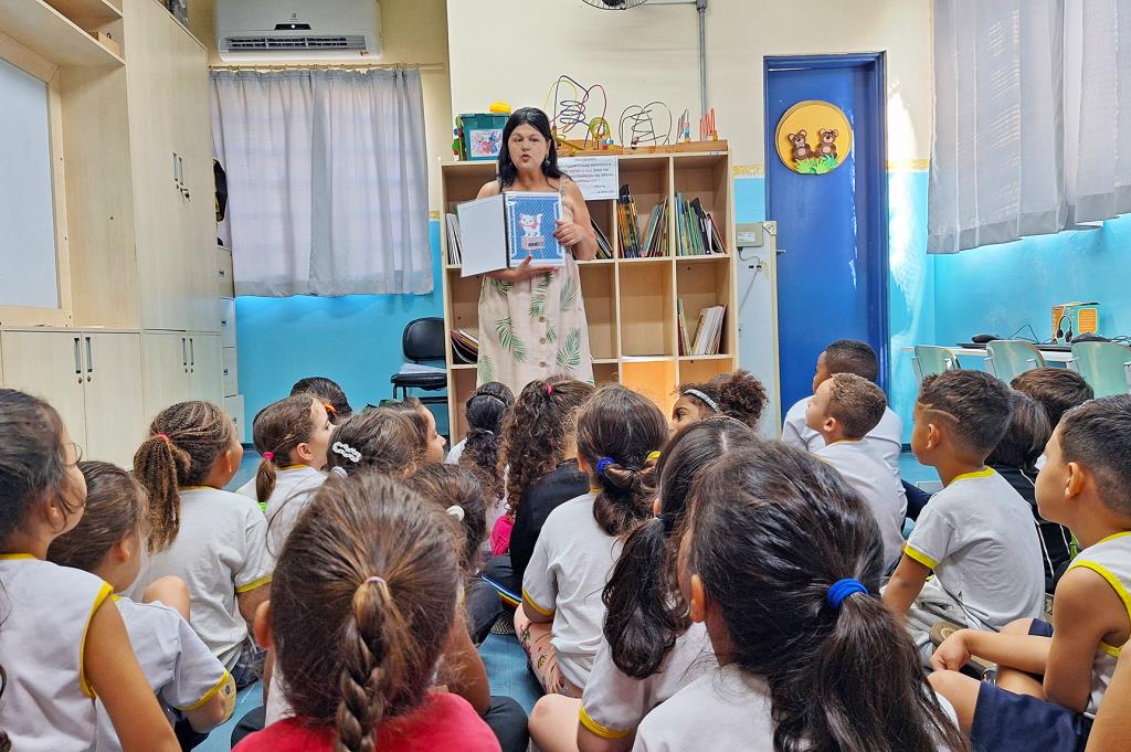 Abril Laranja leva conscientização sobre proteção animal às escolas de Limeira